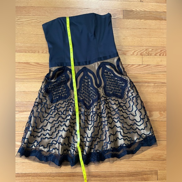 Laundry by Shelli Segal Black Cocktail Dress with Overlay over Gold Sheath - Picture 7 of 9